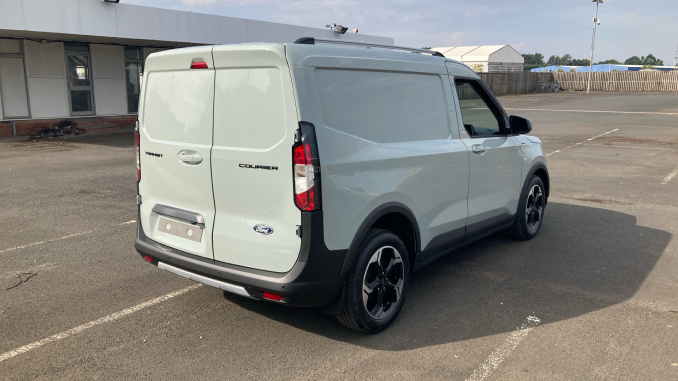 Ford Transit Courier Diesel 1.5 EcoBlue Limited Van - Image 10